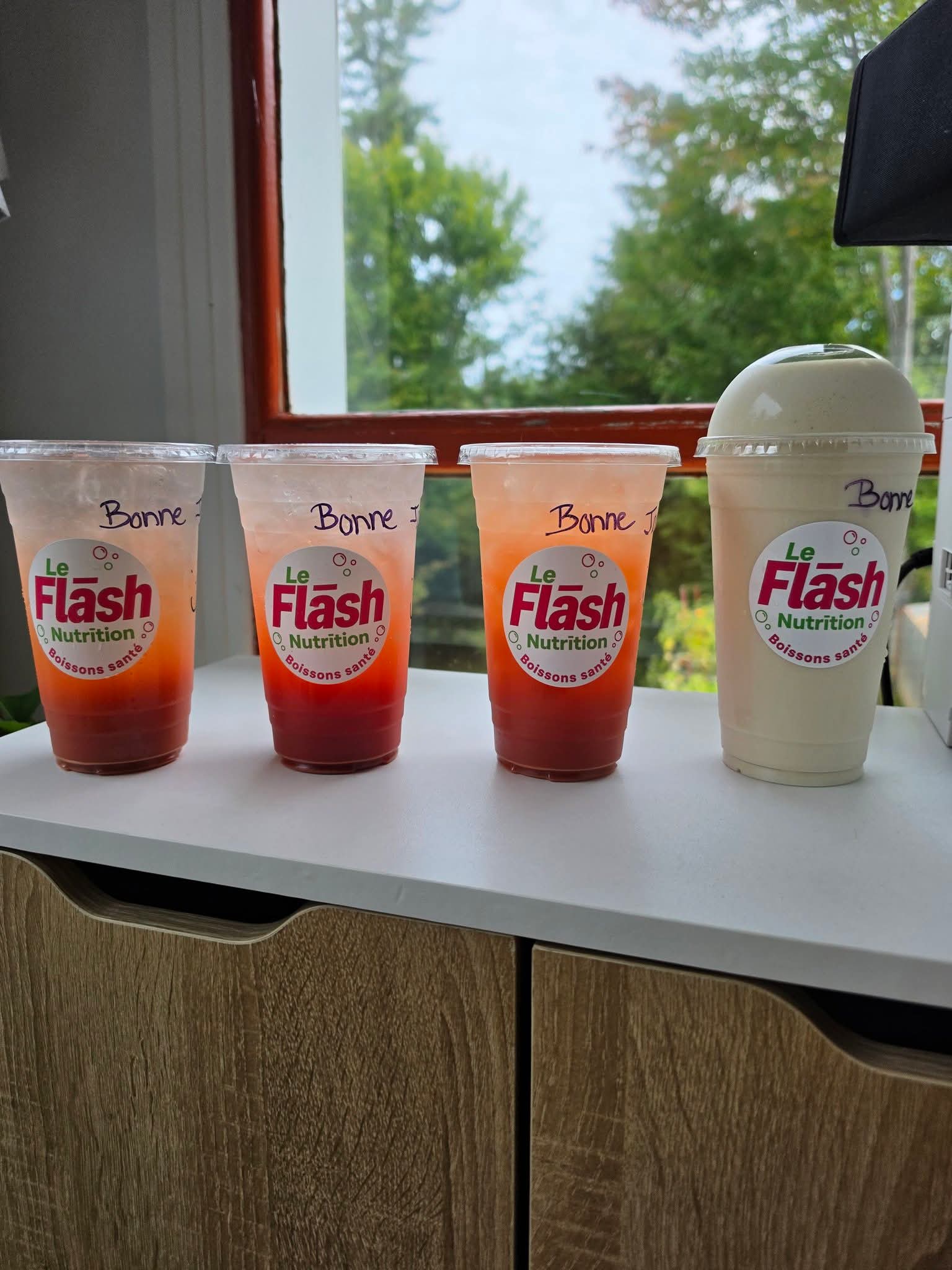 Trois thés et un smoothie à la vanille
